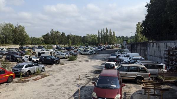 Vue d'ensemble du parc automobile Ets Prieur, zone du BAB